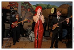 The Amandas with Fleminger (left)