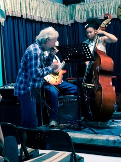 Angela Yume Pruitt joins Robert Cowan at Dave Good's Sunday Jazz Jam. Photo by Liz Abbott.